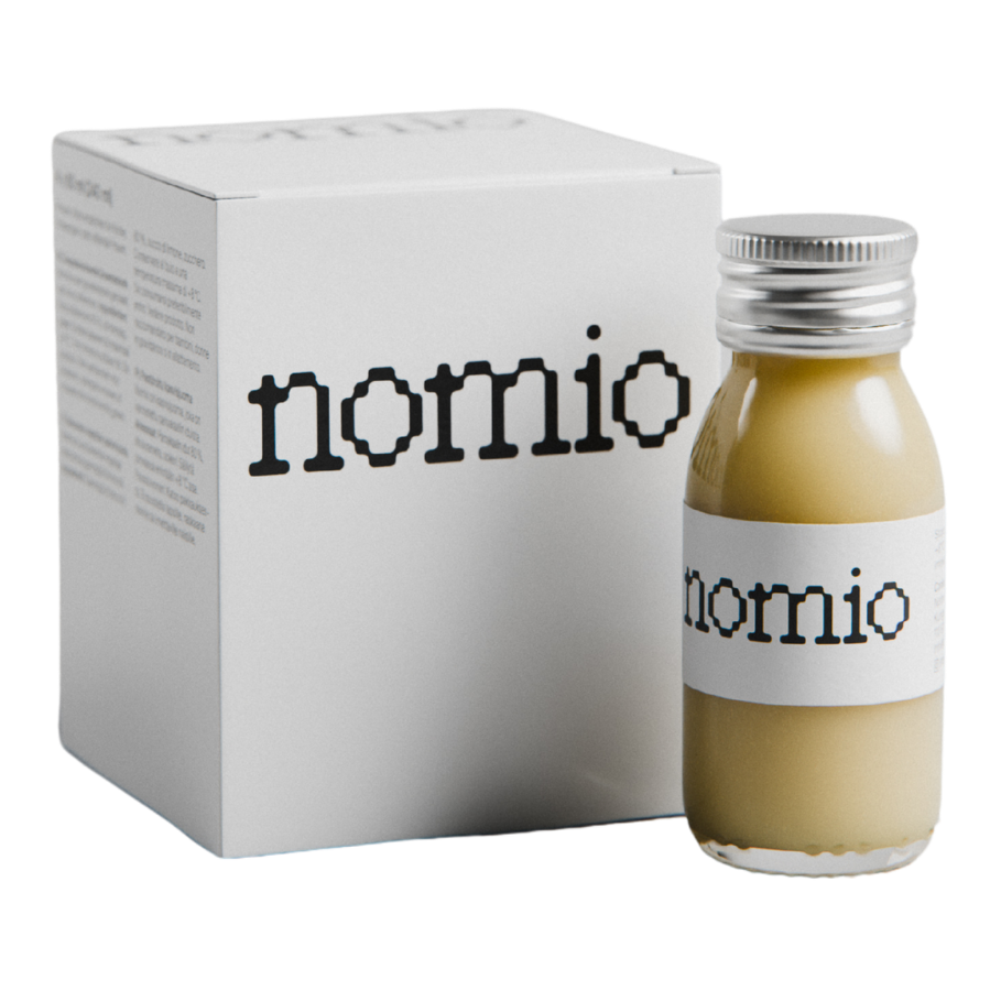 Nomio（ノミオ）スポーツ栄養ドリンクのボトルと4本セットパック。ブロッコリースプラウト由来のパフォーマンスサポート飲料。